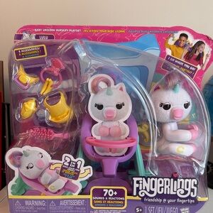 Lulu Fingerlings Unicorn Playset - White and Purple